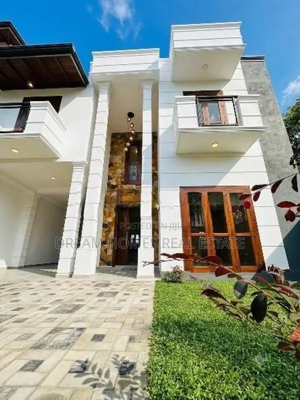 Gated Luxury New House With Paddy View In Boralesgamuwa