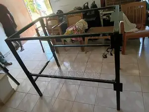 අඩි 24 දිග යකඩ ෆ්ලැට්ෆෝම් එකක්