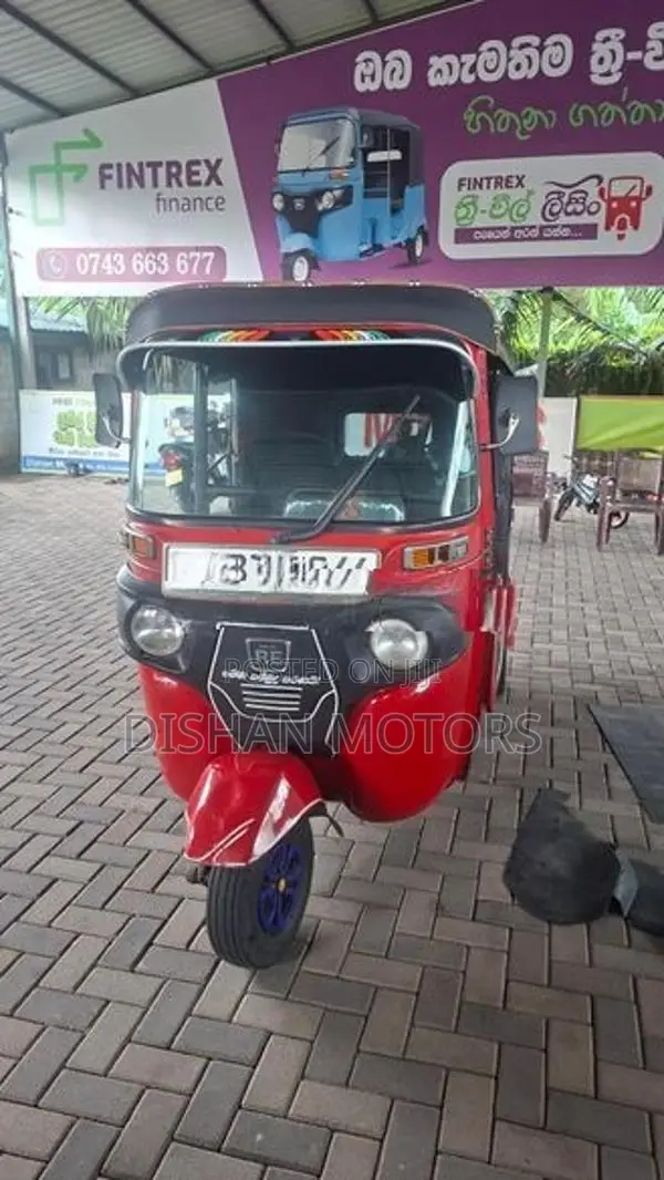 Bajaj RE 4Strok 2019