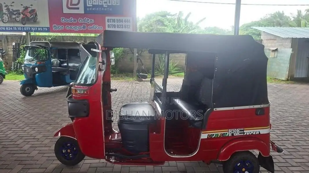 Bajaj RE 4Strok 2019