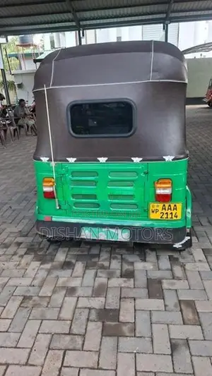 Bajaj RE 4Strok 2012