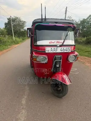 Bajaj RE 205 2012