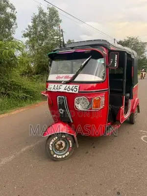 Bajaj RE 205 2012