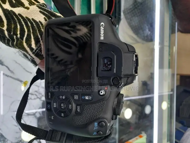 Canon 2000D