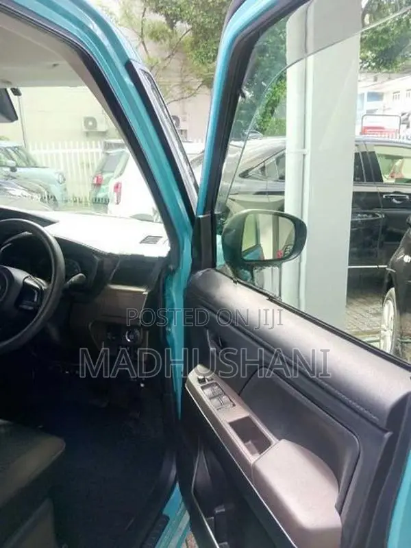 Toyota Roomy 2023