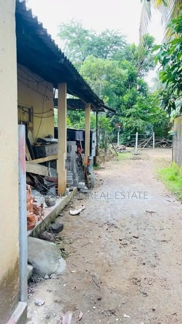 කැලණිය – වරාගොඩ නිවසක් ඉදිකිරීමට හෝ ආයෝජනයකට සුදුසු ඉඩමක්!