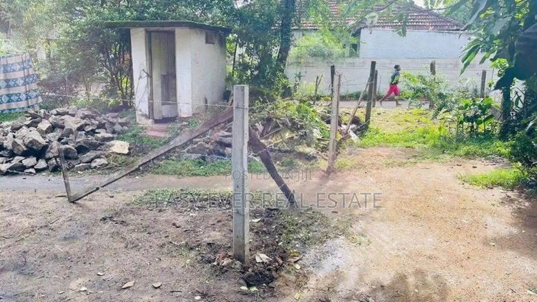 කැලණිය – වරාගොඩ නිවසක් ඉදිකිරීමට හෝ ආයෝජනයකට සුදුසු ඉඩමක්!