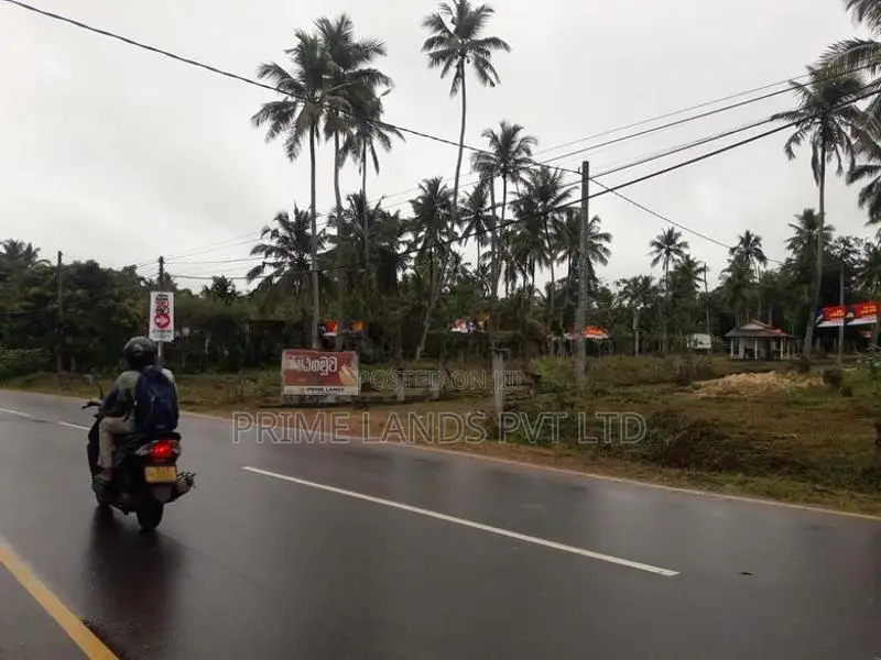 කුලියාපිටිය බොවත්ත ප්‍රධාන පාරෙන් ඉඩමක් විකිණීමට