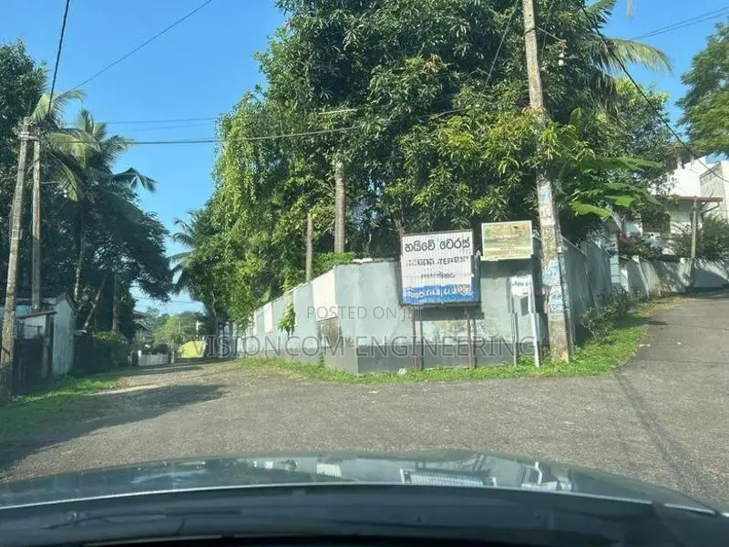 Near Kandy Road Land For Sale Balummahara