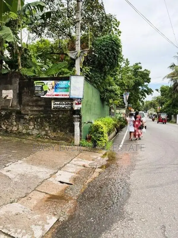 පන්නිපිටිය විද්‍යාලය හංදියට ඇවිද යන දුරින් නේවාසික බිම්කොටස