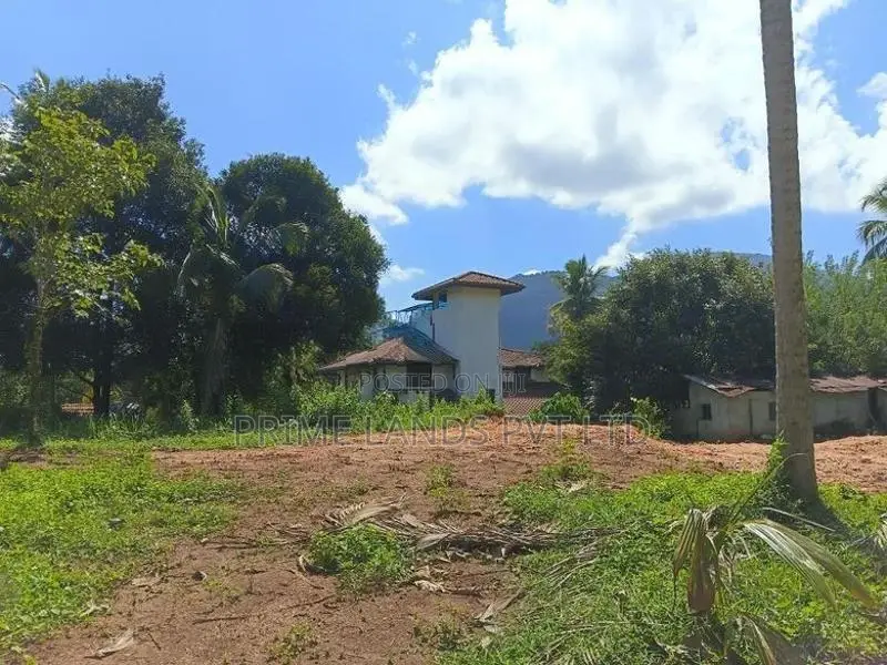 කුරුණෑගල නුවර පාරට අසන්නයෙන් ඉඩමක් විකිණීමට