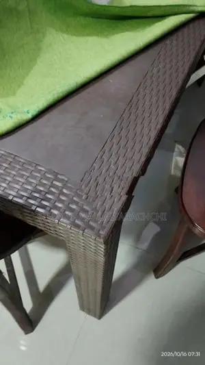 Damro Table With 4 Chair