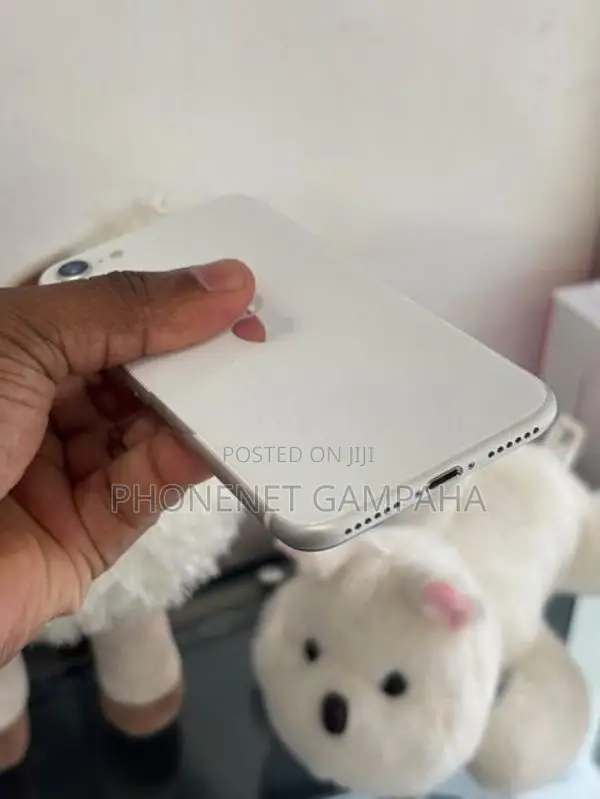 Apple iPhone SE 2 (Used)