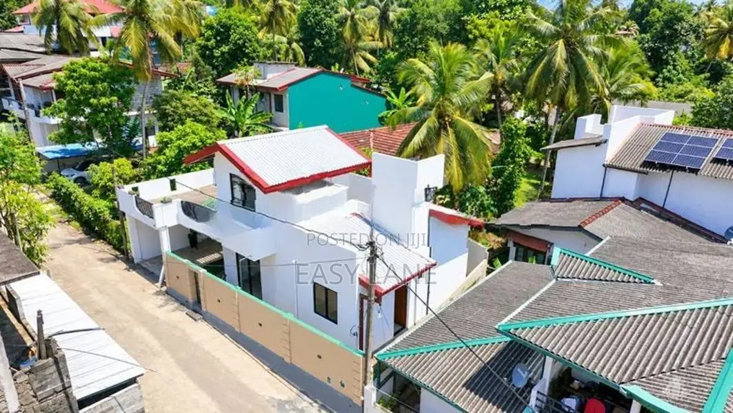 කඩවතින් පදිංචි නොවූ අලුත්ම නිවසක්