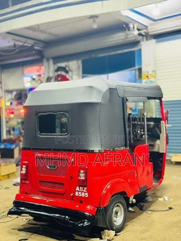 Bajaj RE 2025