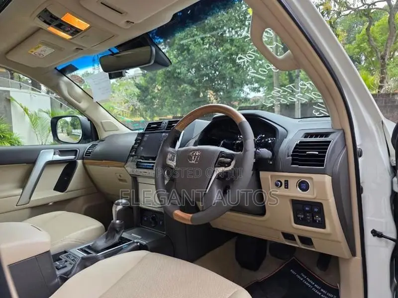 Toyota Land Cruiser Prado TXL 2023