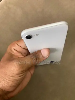 Apple iPhone SE 2 (Used)