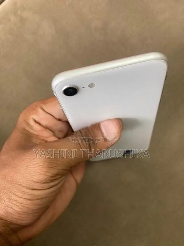 Apple iPhone SE 2 (Used)
