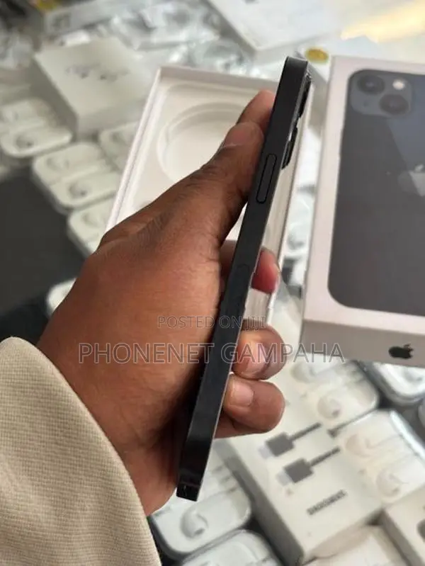 Apple iPhone 13 (Used)