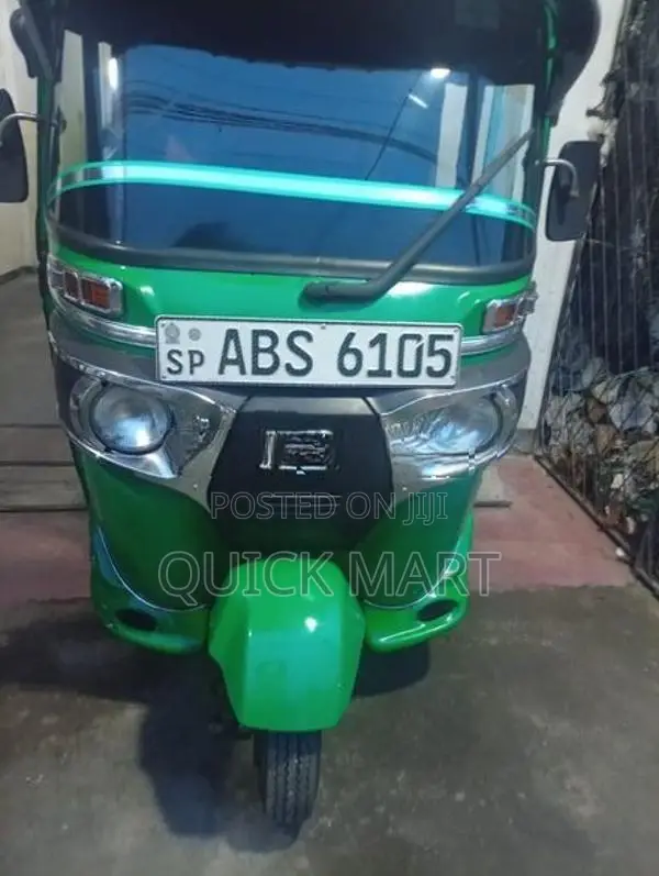 Bajaj RE 2019