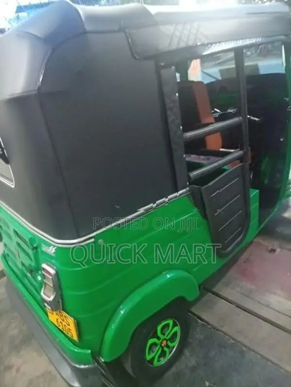 Bajaj RE 2019