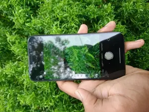 Apple iPhone XS 64GB (Used)