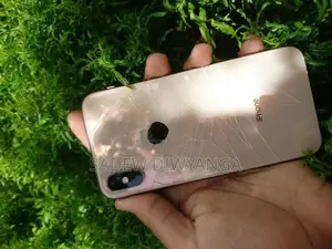 Apple iPhone XS 64GB (Used)