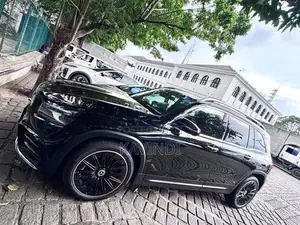 Mercedes Benz GLB 180 AMG Plus 2025