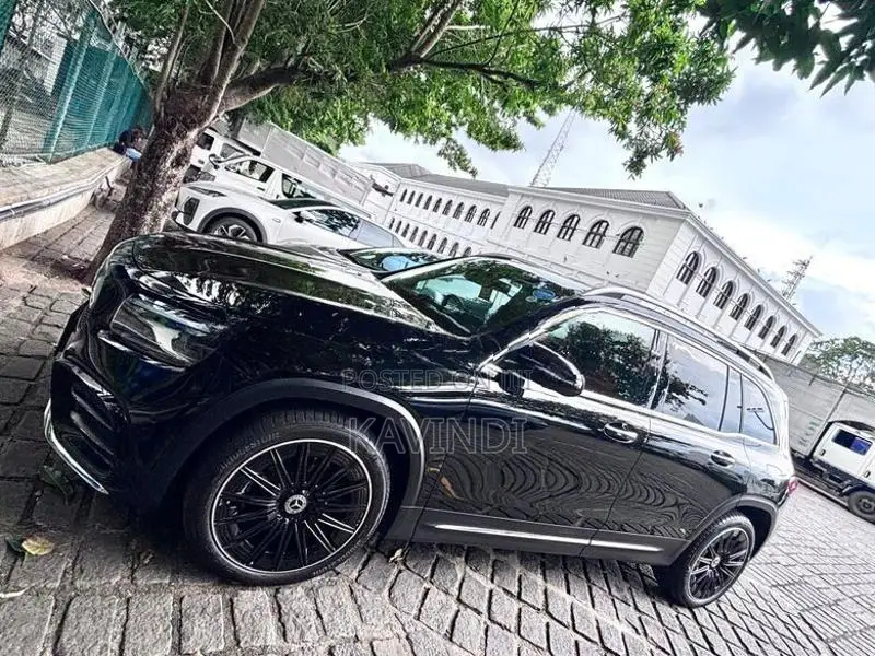 Mercedes Benz GLB 180 AMG Plus 2025