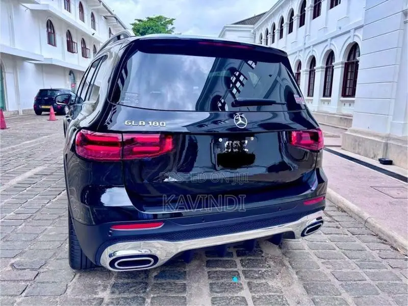 Mercedes Benz GLB 180 AMG Plus 2025