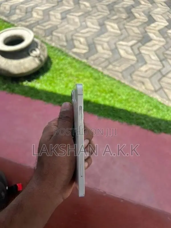 Apple iPhone 13 (Used)