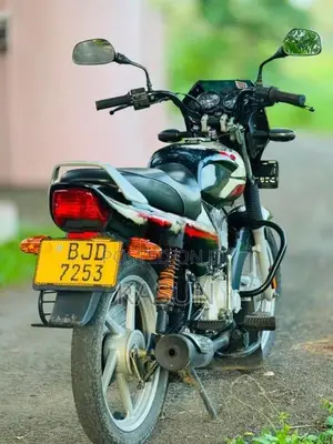 Bajaj CT100 2025