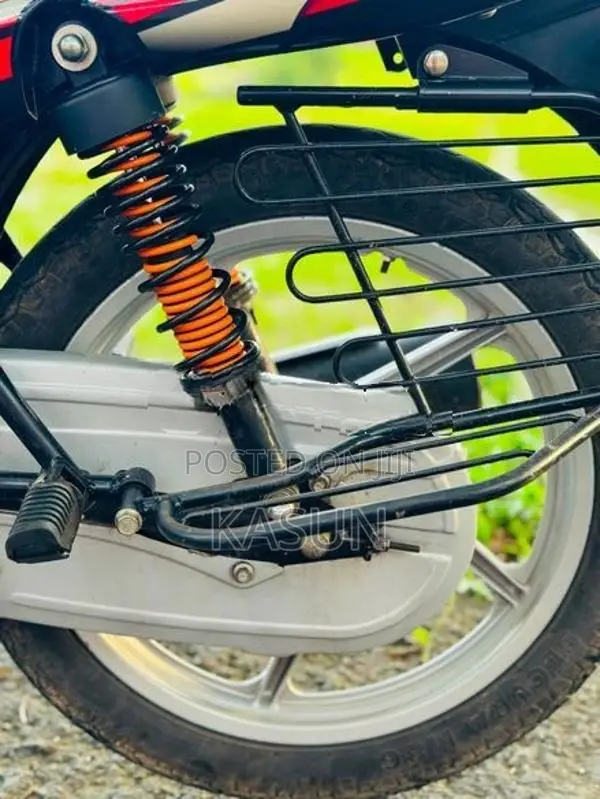 Bajaj CT100 2025