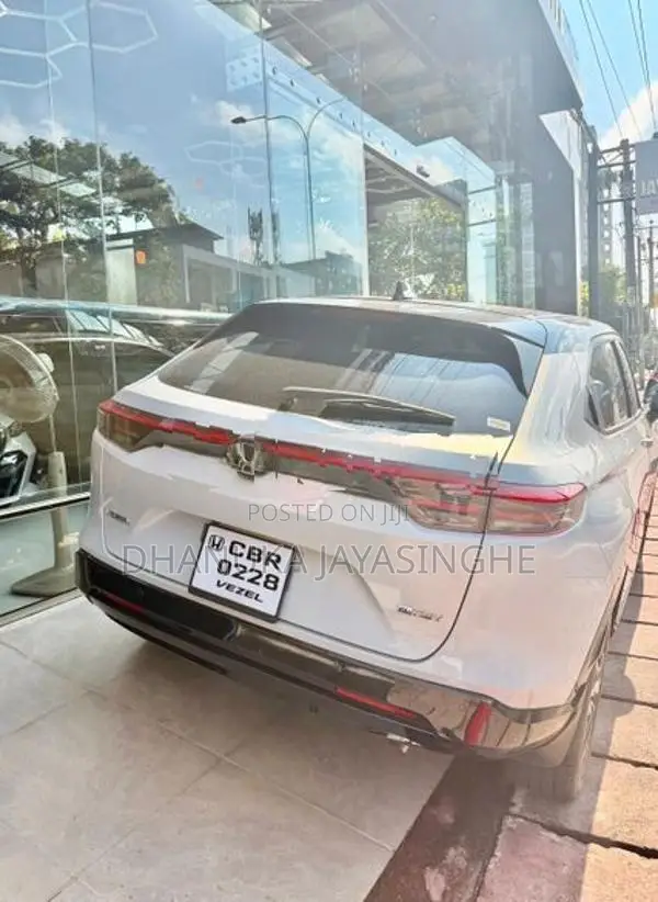 Honda Vezel Z play Moonroof 2025