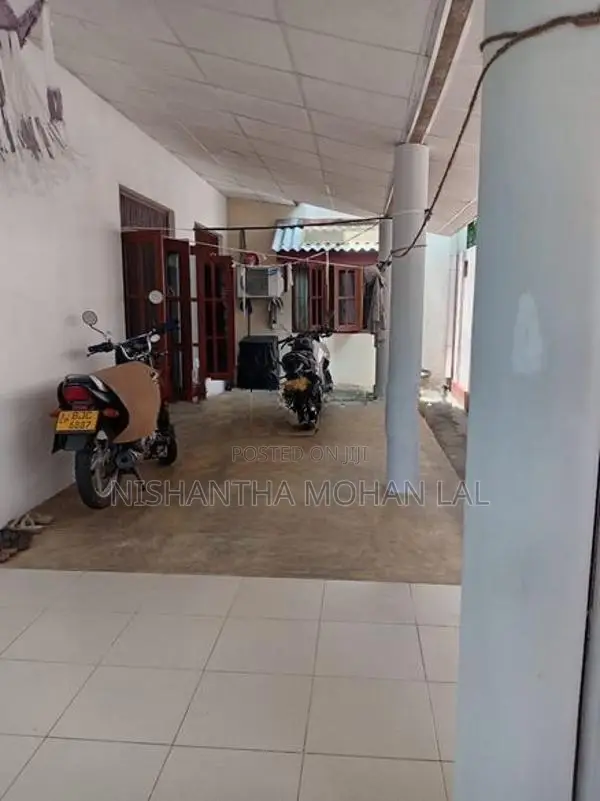 Talawathugoda Two-Storey House For Sale With Separate External Stairca