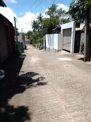 Talawathugoda Two-Storey House For Sale With Separate External Stairca