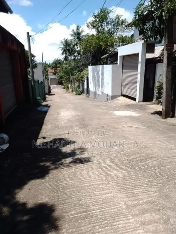 Talawathugoda Two-Storey House For Sale With Separate External Stairca