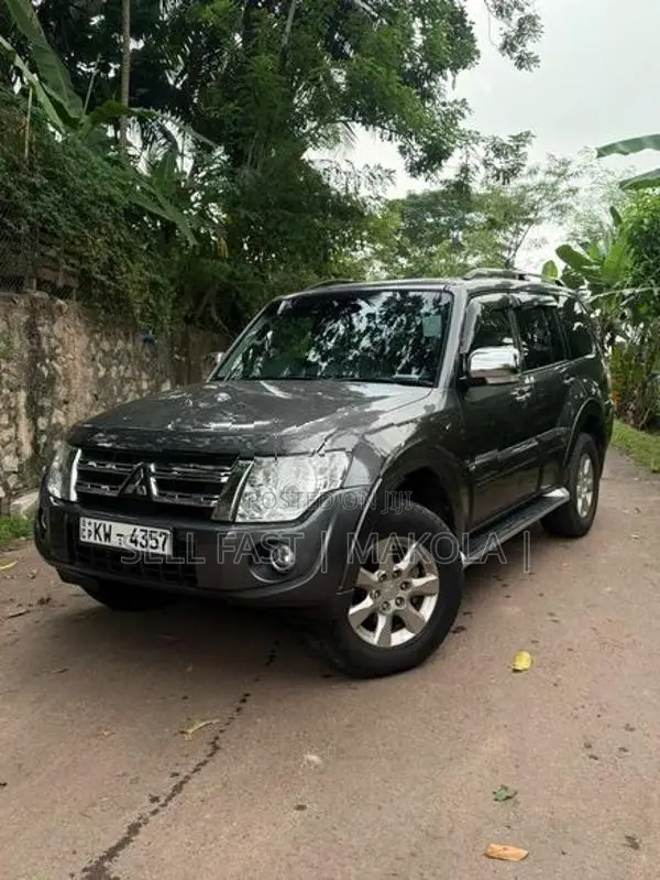 Mitsubishi Montero 2013