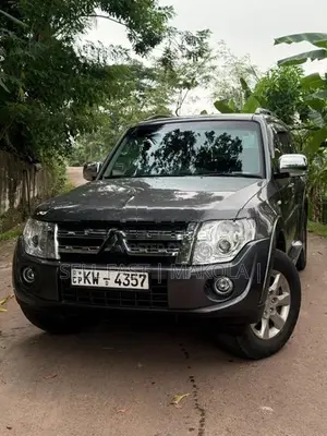 Mitsubishi Montero 2013