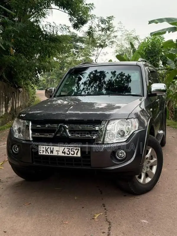 Mitsubishi Montero 2013