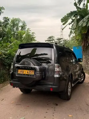 Mitsubishi Montero 2013
