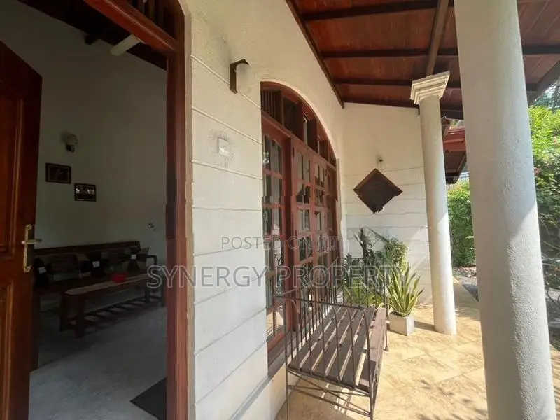 Luxury House At Kadawatha Ragama Rd (HO-GAMRG-49)
