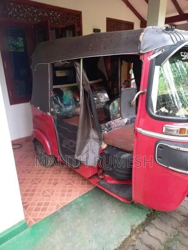 Bajaj RE 2016
