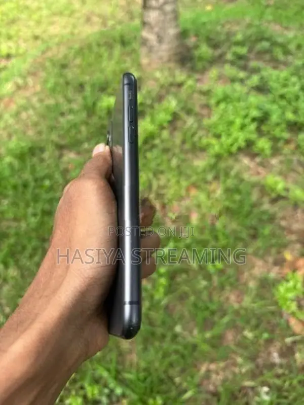 Apple iPhone 11 (Used)