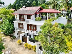 Architecturally Designed Luxury 3-Story House For Sale – Akuregoda