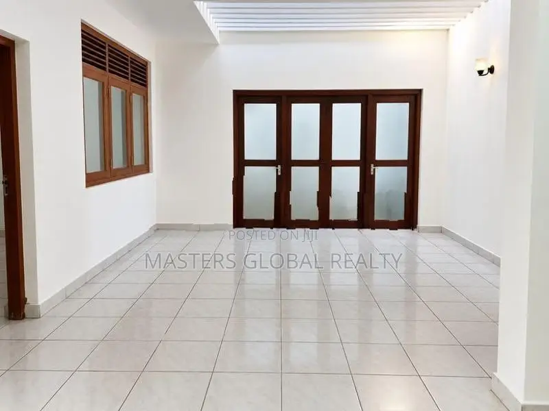 Spacious House For Office Use – Colombo 05