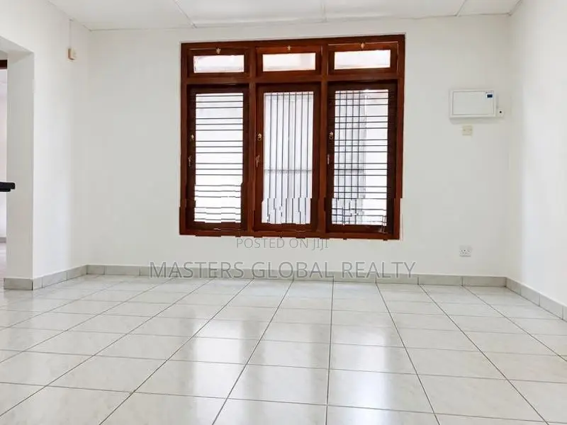 Spacious House For Office Use – Colombo 05