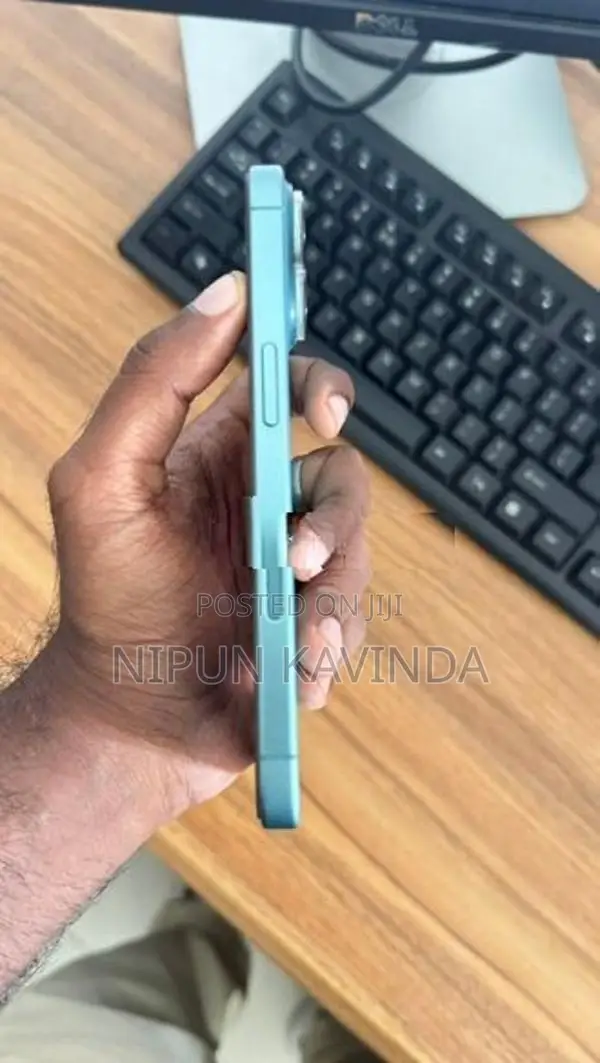Apple iPhone 16 (Used)