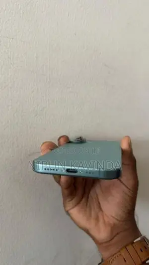 Apple iPhone 16 (Used)