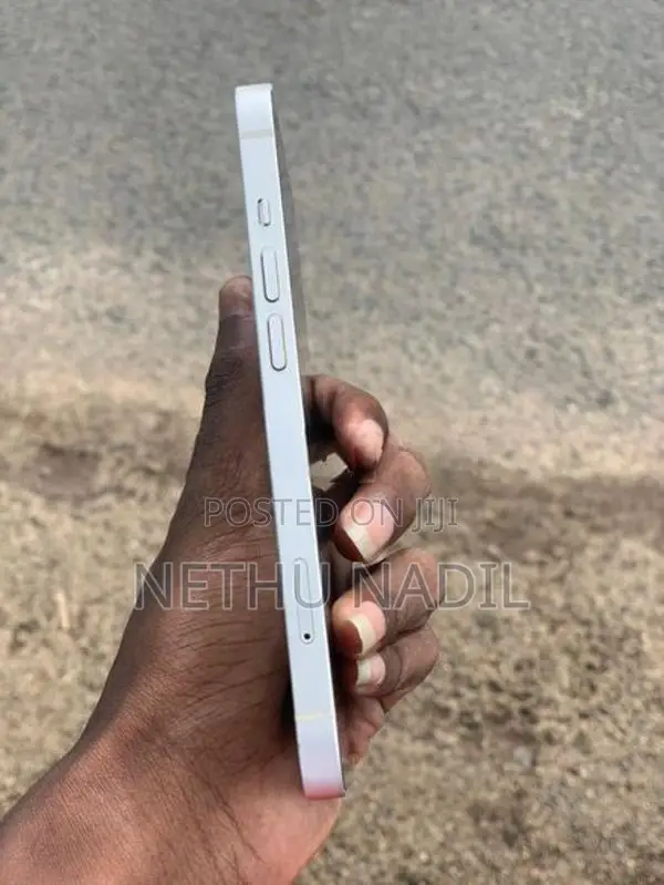 Apple iPhone 13 (Used)